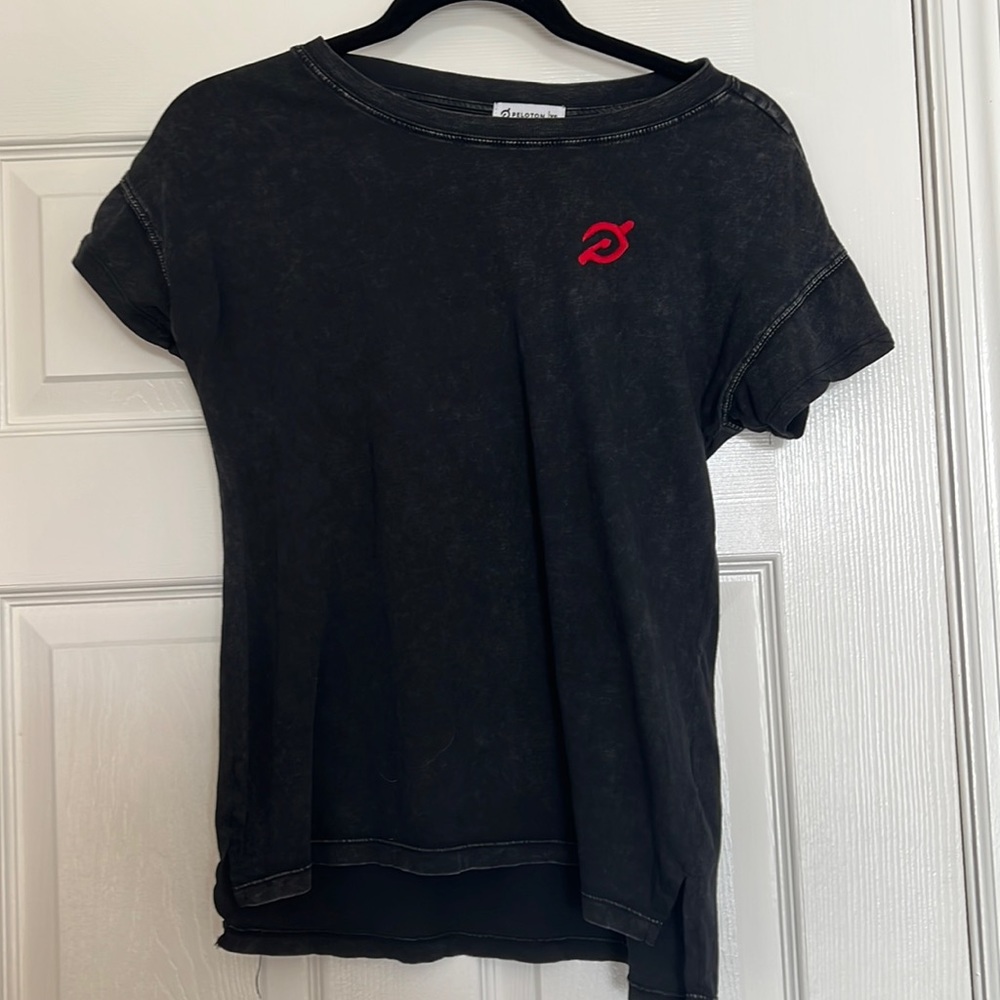 Peloton distressed super soft black xs small T-shirt like new
